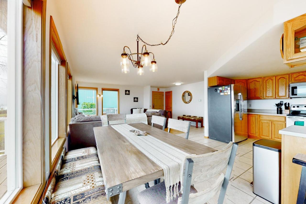 Camano Waterfront Delight Villa Exterior photo
