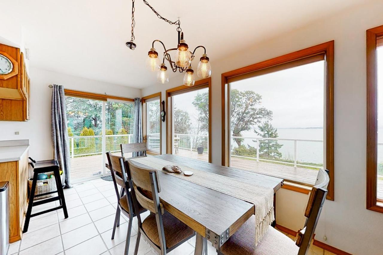 Camano Waterfront Delight Villa Exterior photo