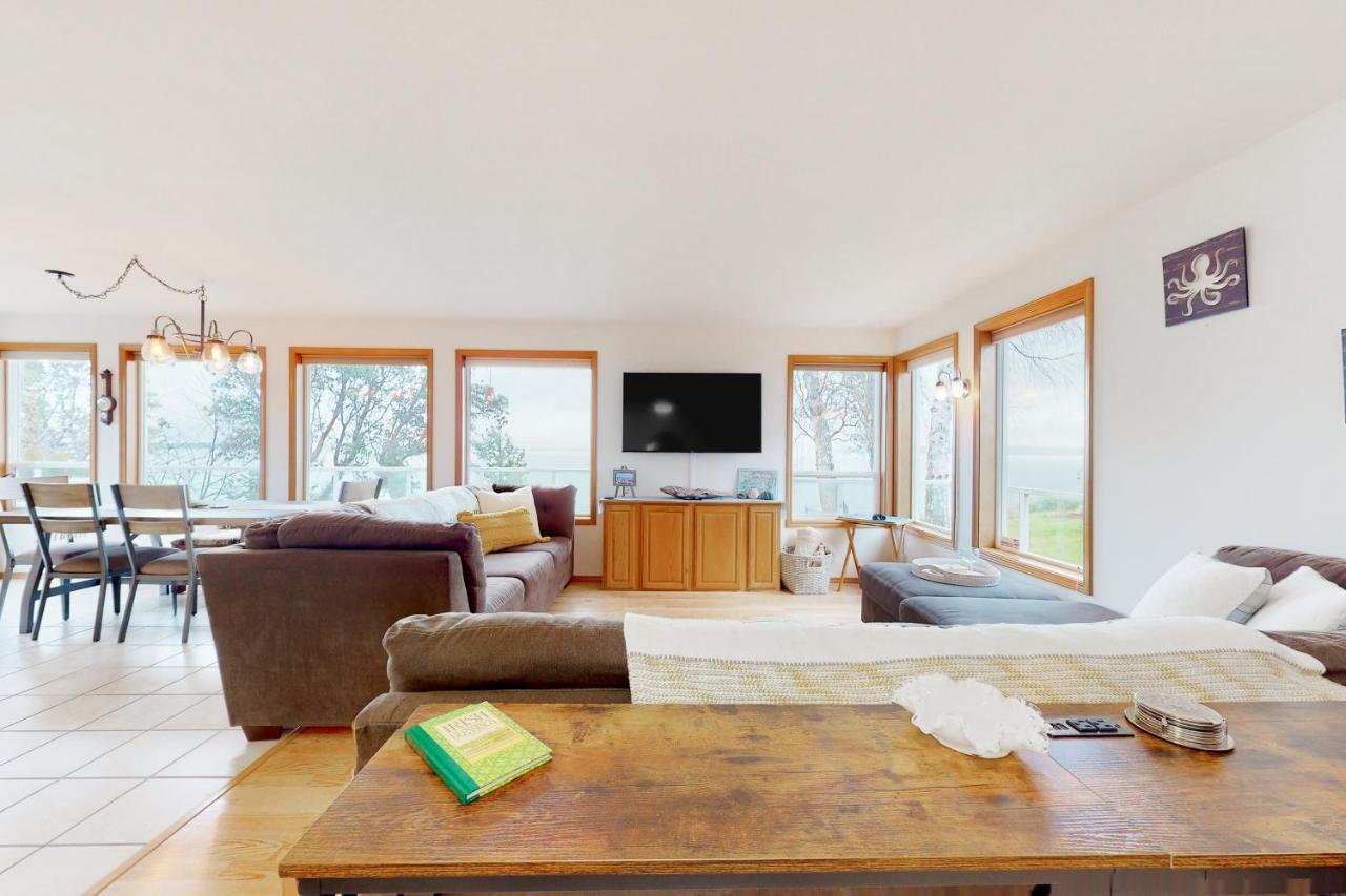 Camano Waterfront Delight Villa Exterior photo
