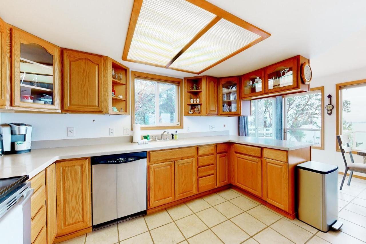 Camano Waterfront Delight Villa Exterior photo